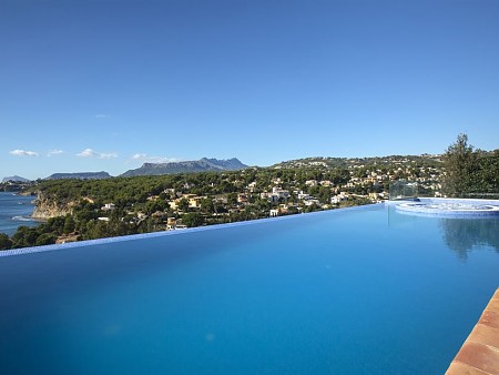 We design personalized pools on the mediterranean coast