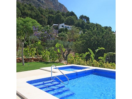 Wir entwerfen individuelle Swimmingpools an der spanischen Mittelmeerküste