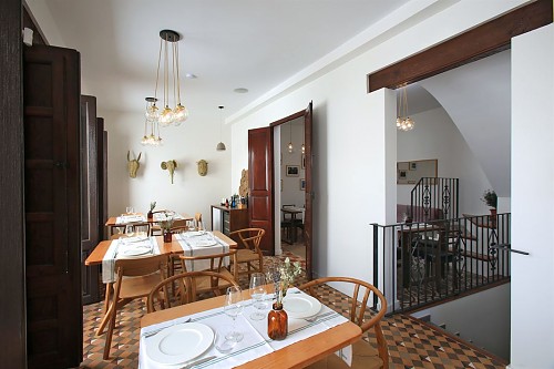 Arquitectura y diseño interior de un restaurante gastronómico en el casco antiguo de Jávea
