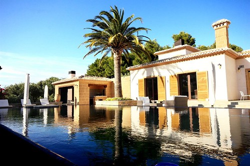 El valor del diseño: la arquitectura de calidad aumenta el precio de las Casas de Lujo en Xàbia