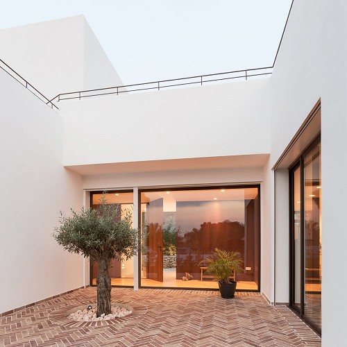 Tendencias de interiorismo mediterráneo 2026 en Jávea: lujo y diseño en la Costa Blanca